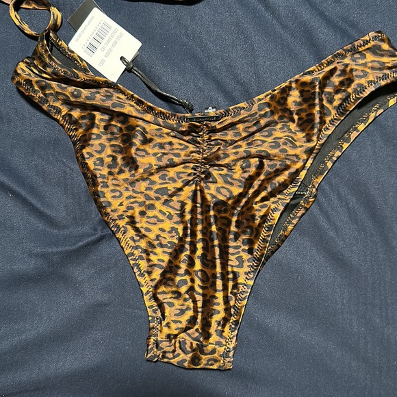 Leo print swimsuit BRAND NEW - Picture 2 of 3